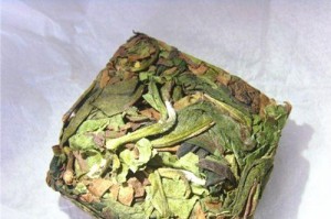 用茶叶渣浇兰花？这真的可行吗？（茶渣对兰花的影响和使用技巧）