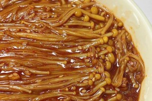 金针菇养殖技巧大揭秘（从选种到收获，一步一步教你如何成功养金针菇）